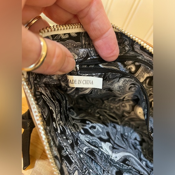 Anna Nova Crossbody - Picture 5 of 10